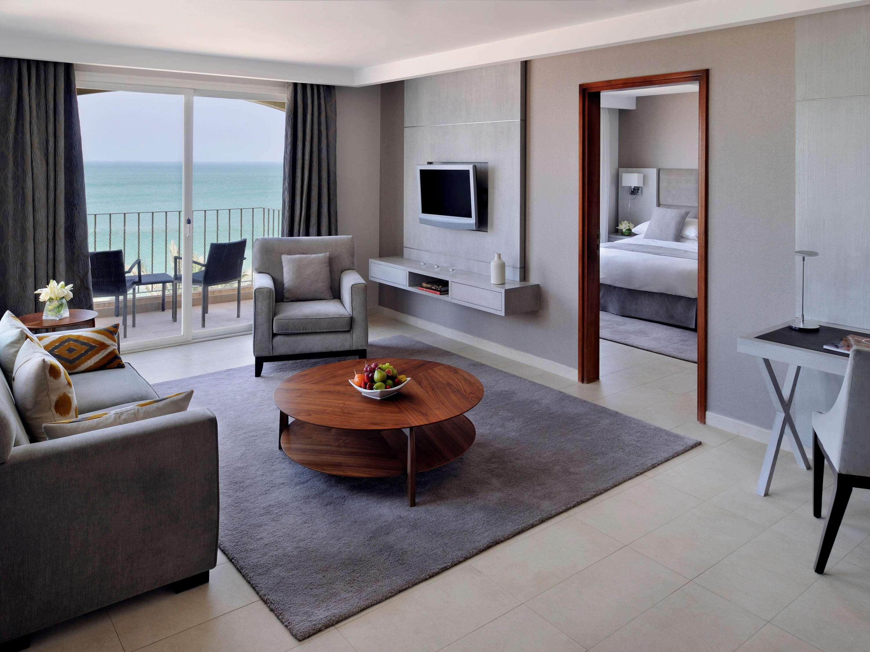 Moevenpick Hotel & Resort Al Bida'A Salmiya Zewnętrze zdjęcie A suite at the Jumeirah Beach Hotel