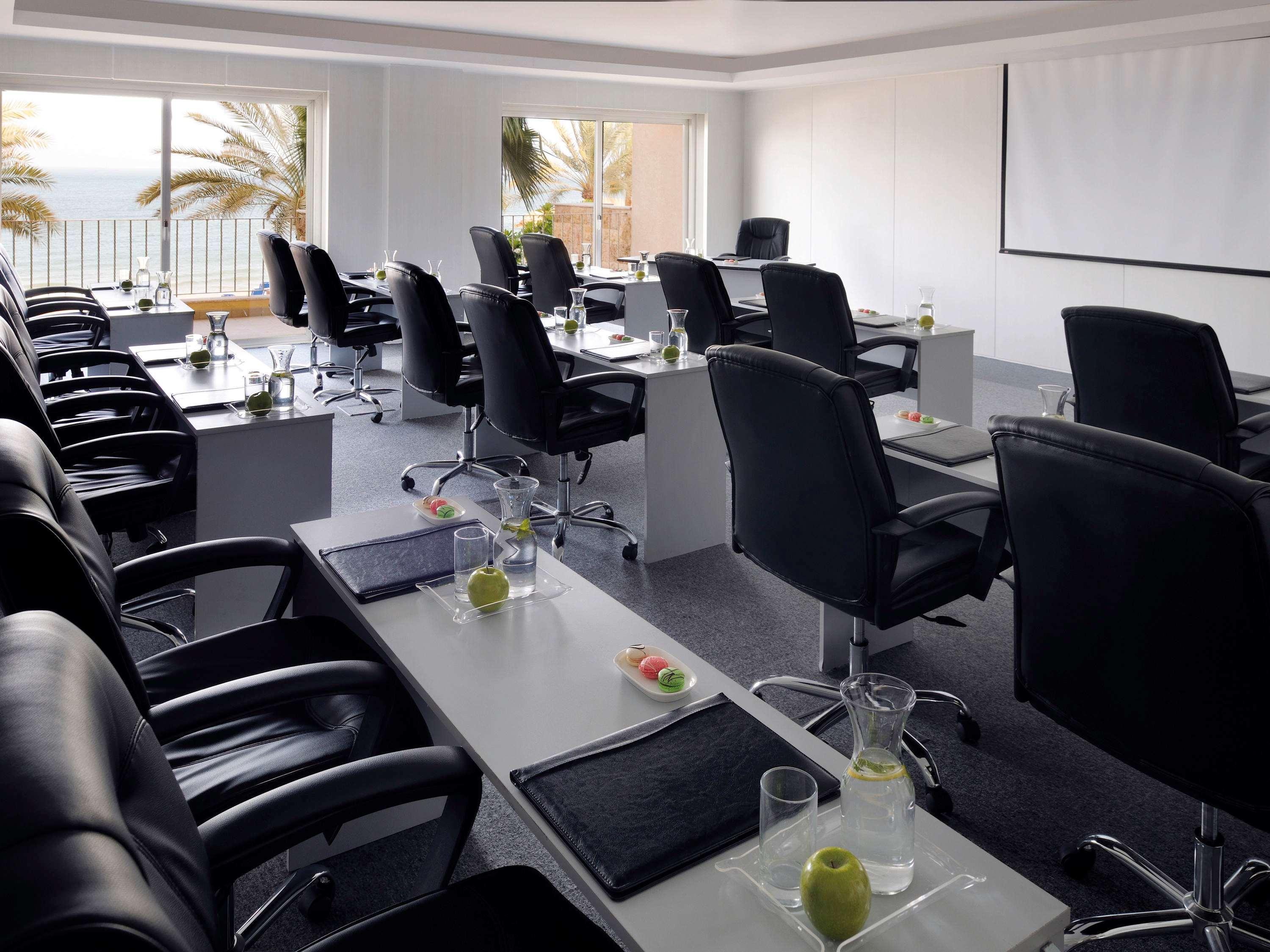 Moevenpick Hotel & Resort Al Bida'A Salmiya Zewnętrze zdjęcie Meeting room