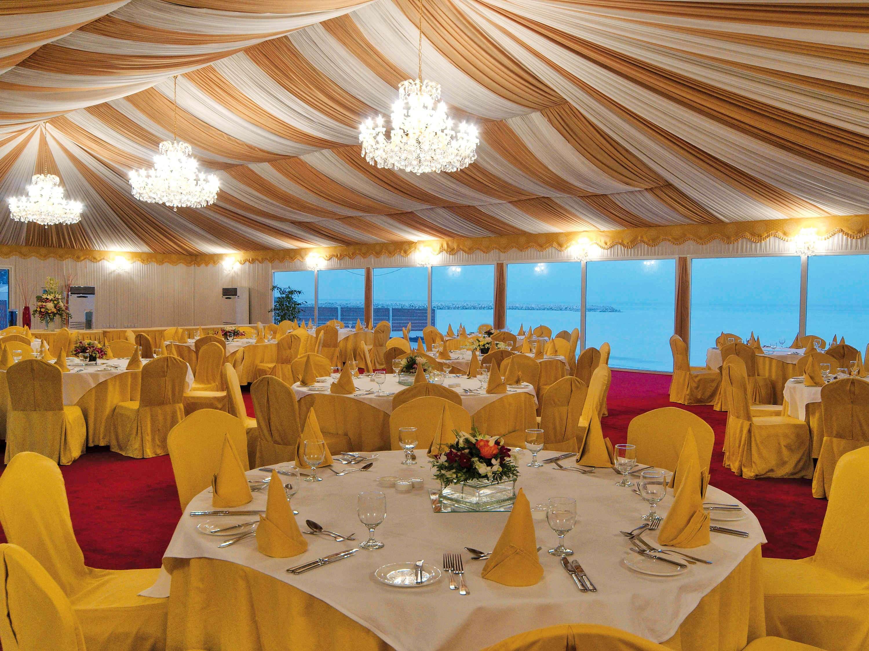 Moevenpick Hotel & Resort Al Bida'A Salmiya Zewnętrze zdjęcie The interior of the tent